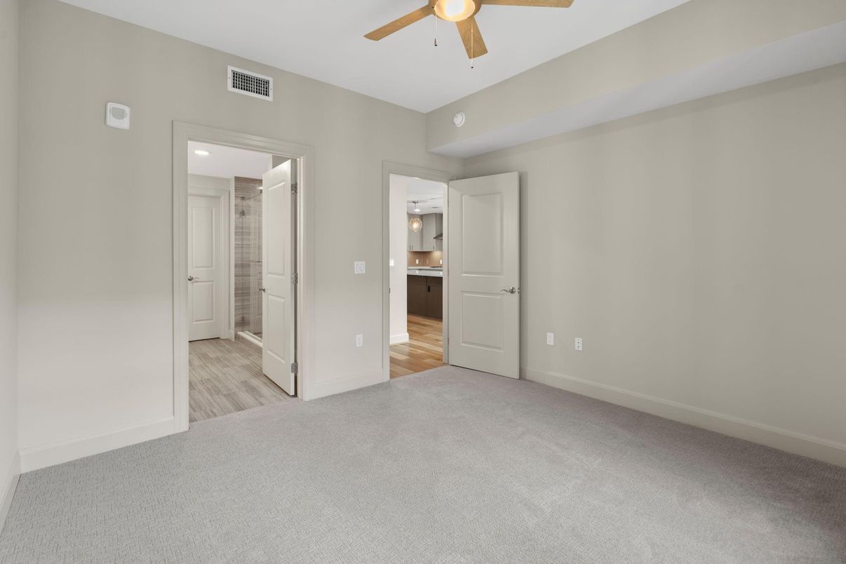 Empty room, Interior, Recessed Lighting