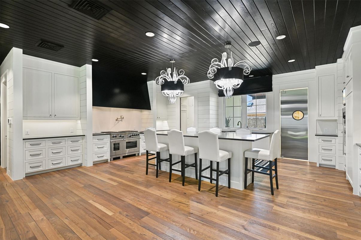 Chandelier, Dining room, Interior, Kitchen, Pendant Lights, Recessed Lighting, Wood Texture Flooring