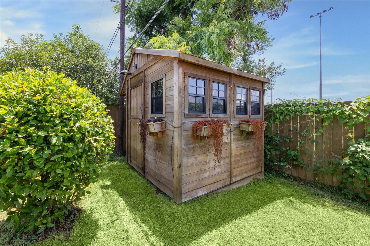 Backyard, Exterior