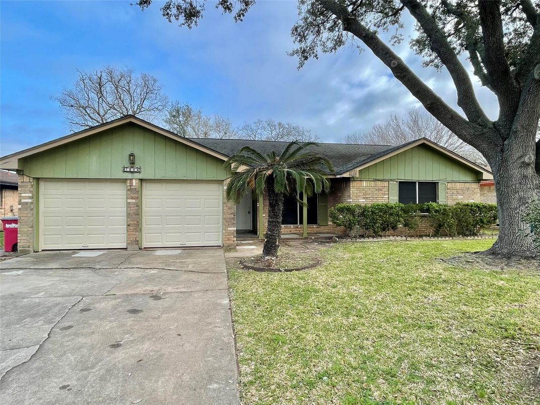 Attached, Exterior, Facade, Ranch