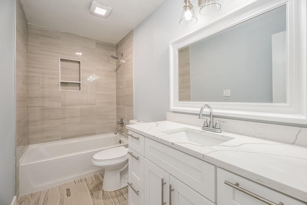 Bathroom, Interior, Recessed Lighting, Wood Texture Flooring