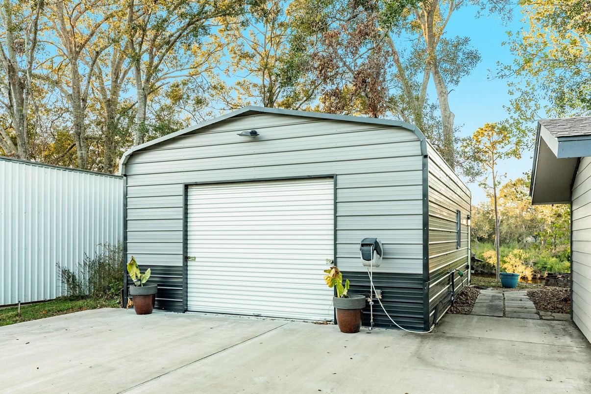 Detached Garage, Exterior