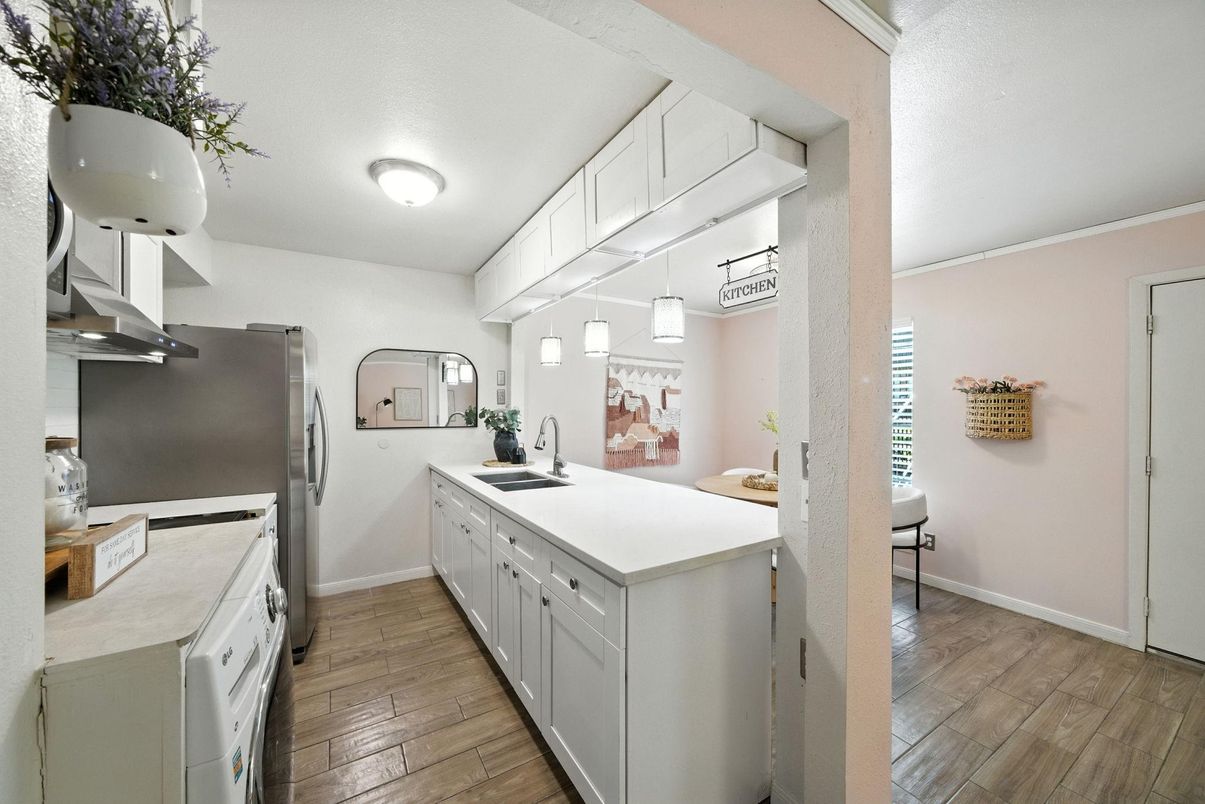 Interior, Kitchen, Pendant Lights, Wood Texture Flooring