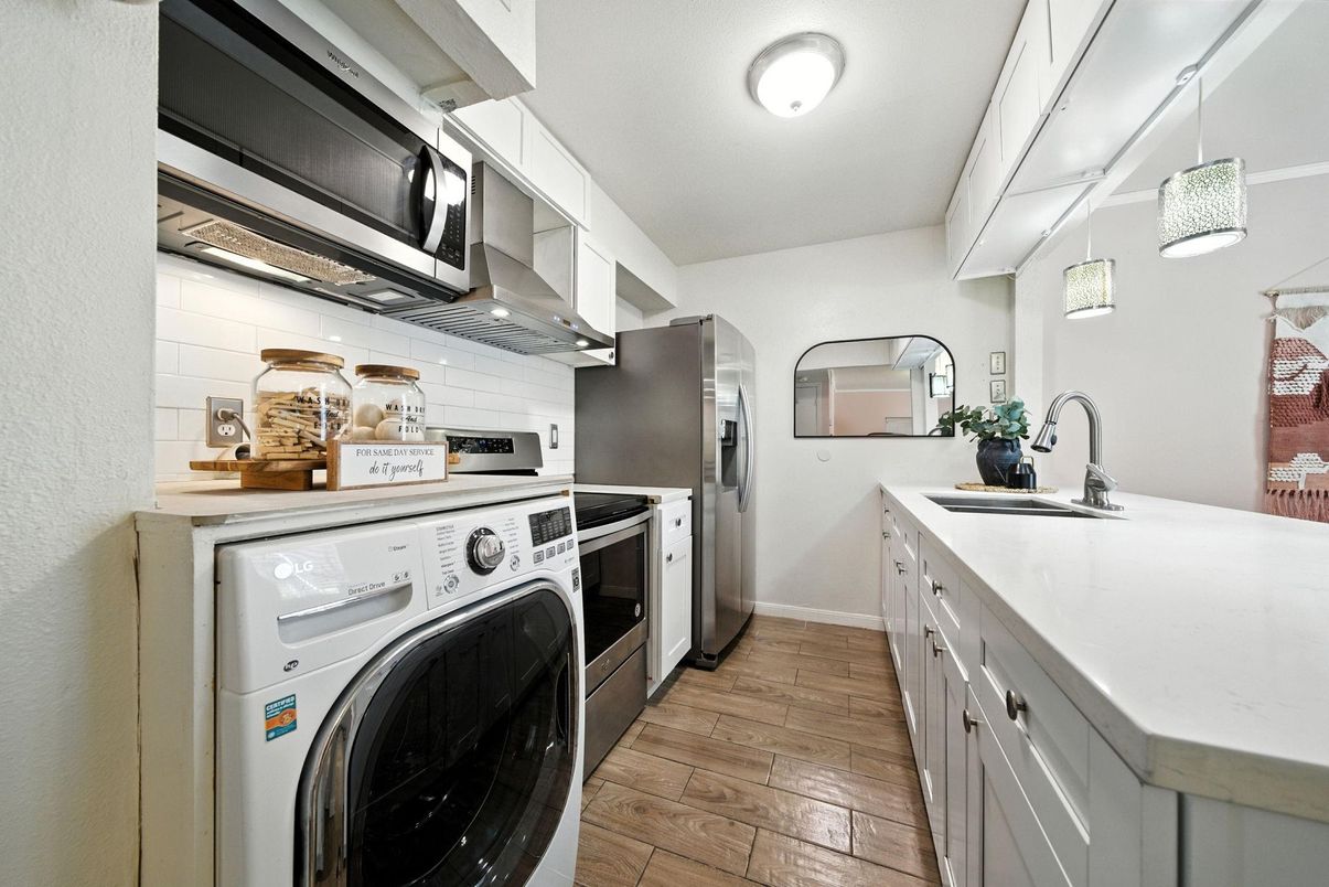 Interior, Kitchen, Washer, Wood Texture Flooring