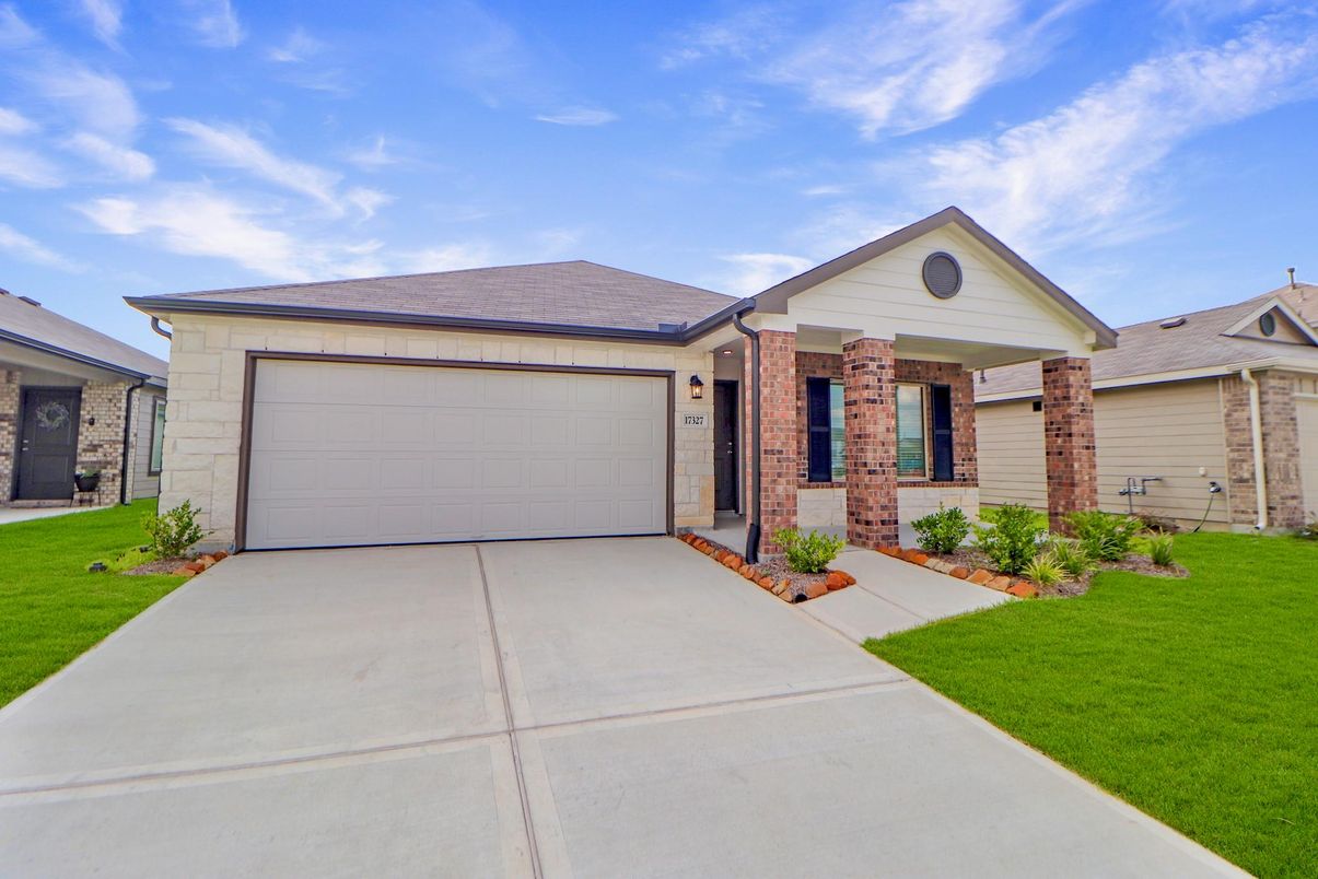 Attached, Exterior, Facade, Brick Facade, Ranch