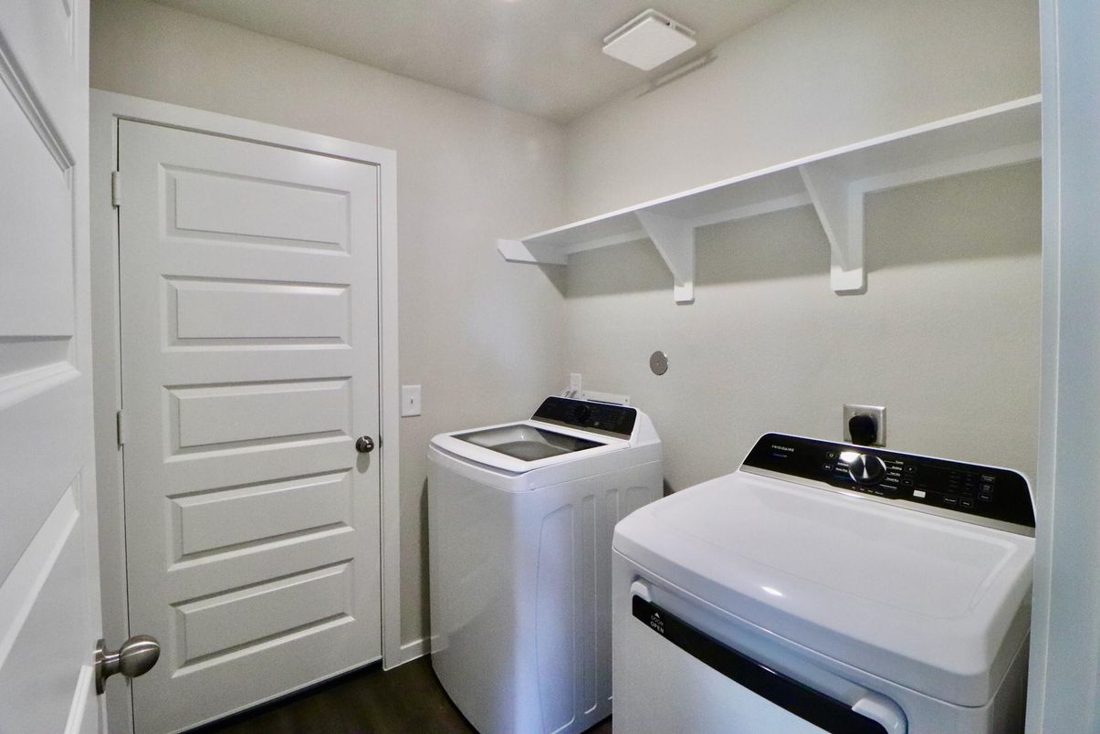Interior, Washer, Wood Texture Flooring