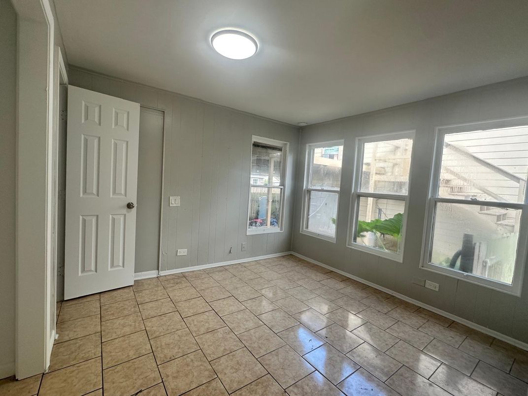 Empty room, Interior