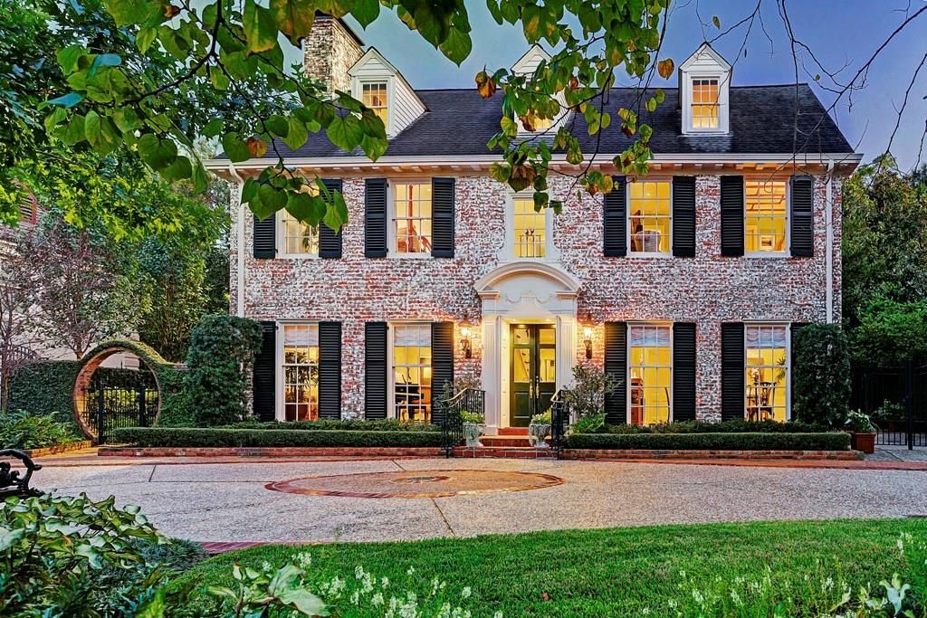 Exterior, Facade, Brick Facade, Georgian