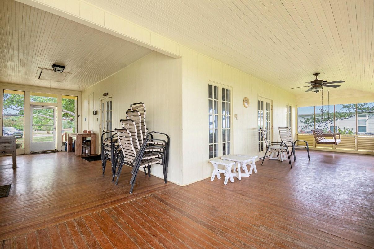Dining room, Interior, Sun Room, Wood Texture Flooring