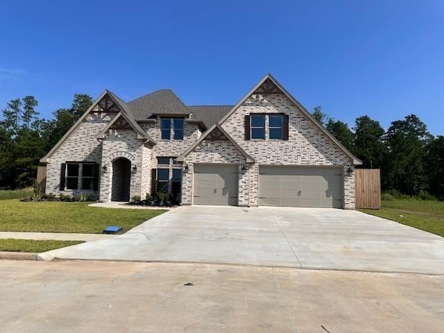 Attached, Exterior, Facade, Brick Traditional