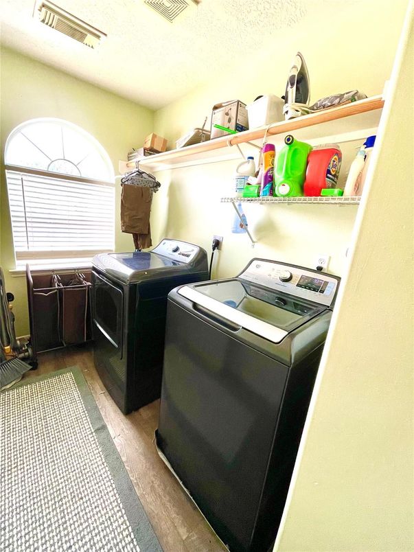 Interior, Washer, Wood Texture Flooring