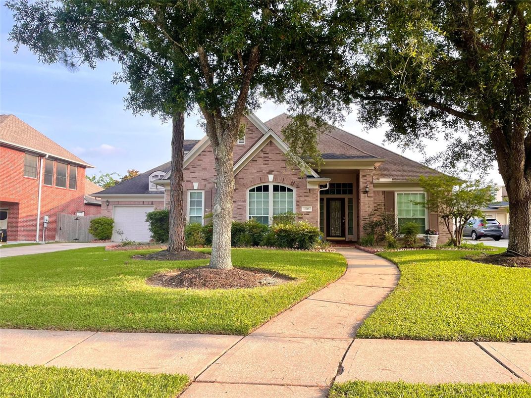 Exterior, Facade, Ranch