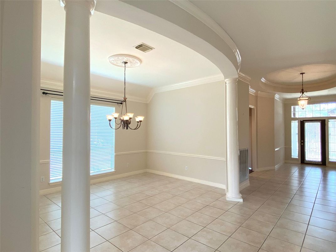 Chandelier, Empty room, Interior, Pendant Lights