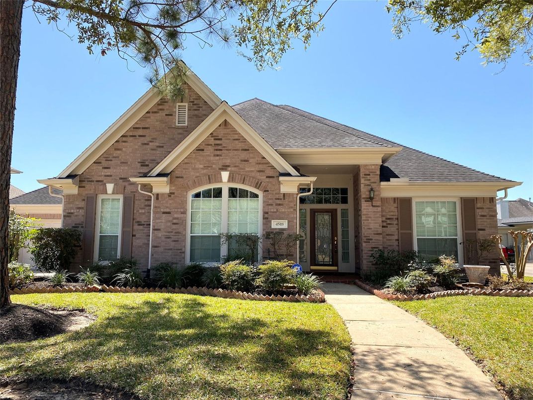 Exterior, Facade, Brick Facade, Brick Traditional