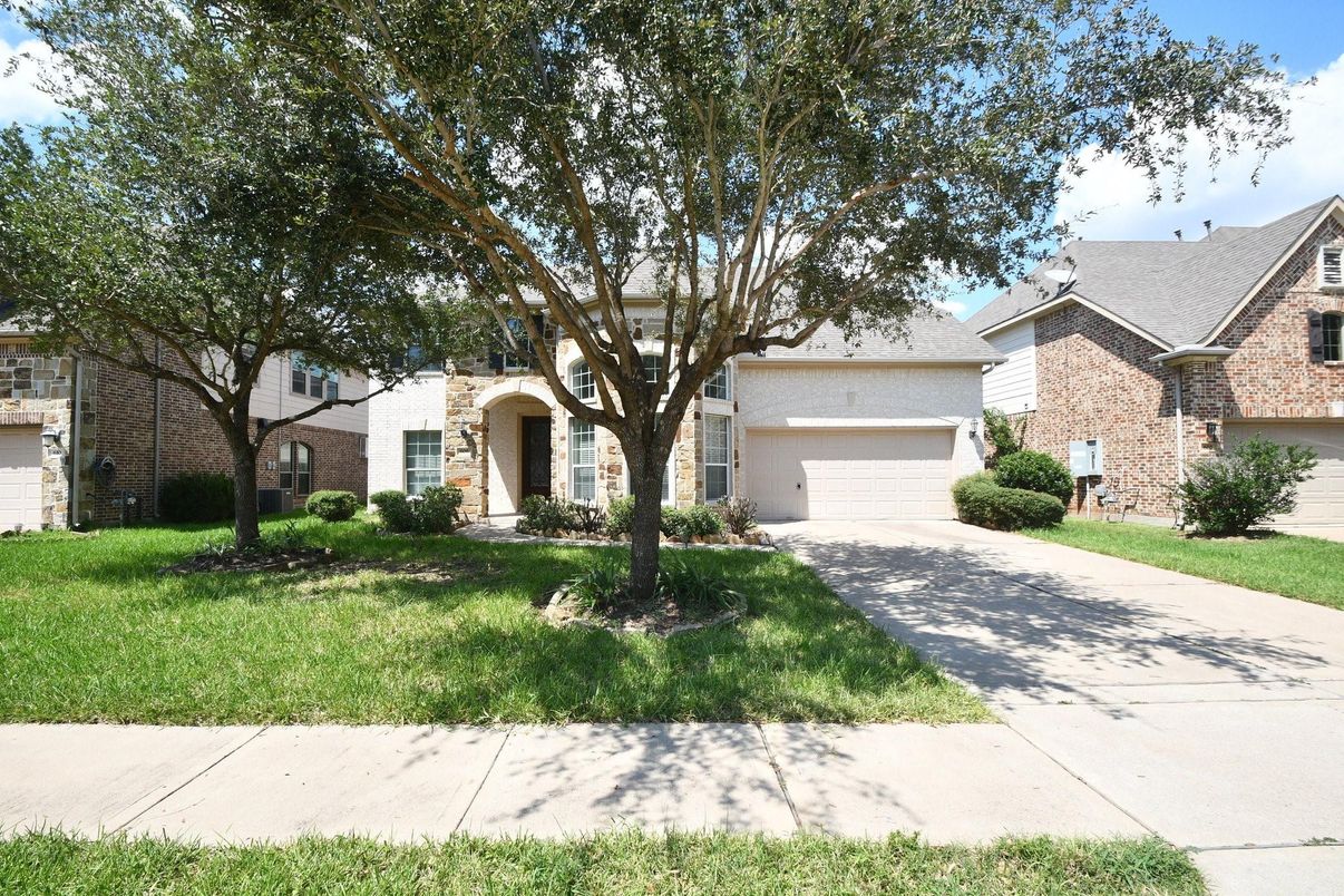Attached, Exterior, Facade, Brick Facade, Ranch