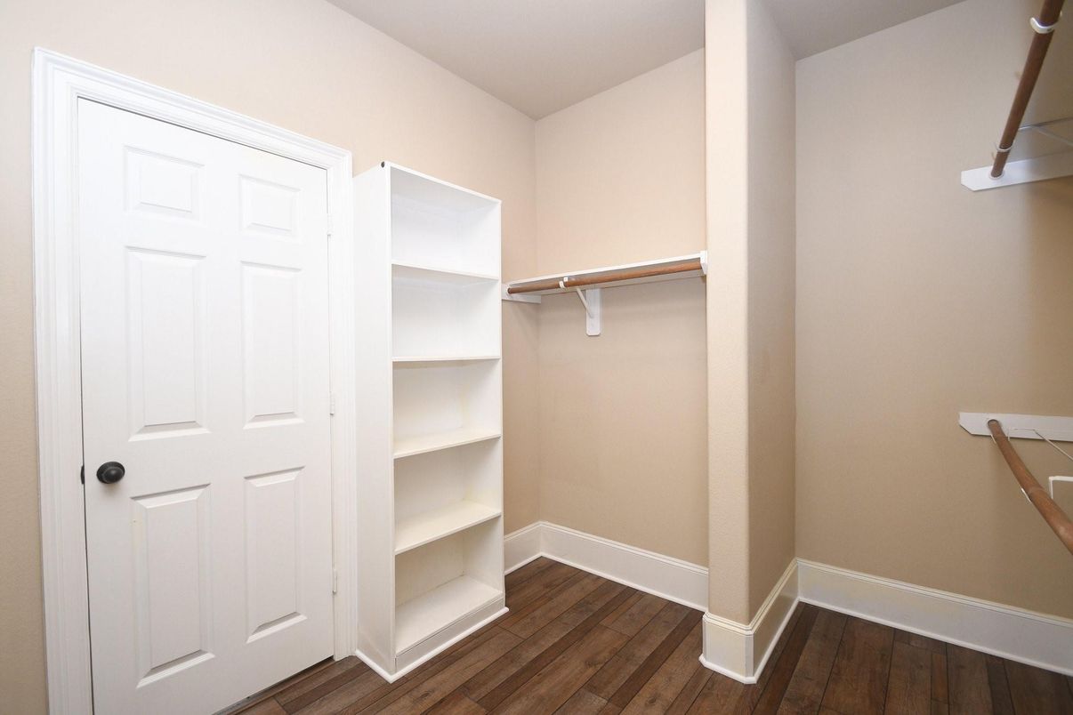 Interior, Walk-in Closets, Wood Texture Flooring