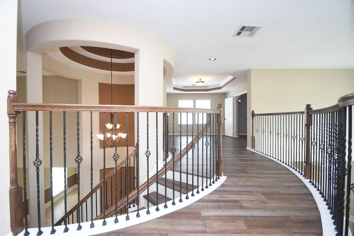 Interior, Recessed Lighting, Wood Texture Flooring