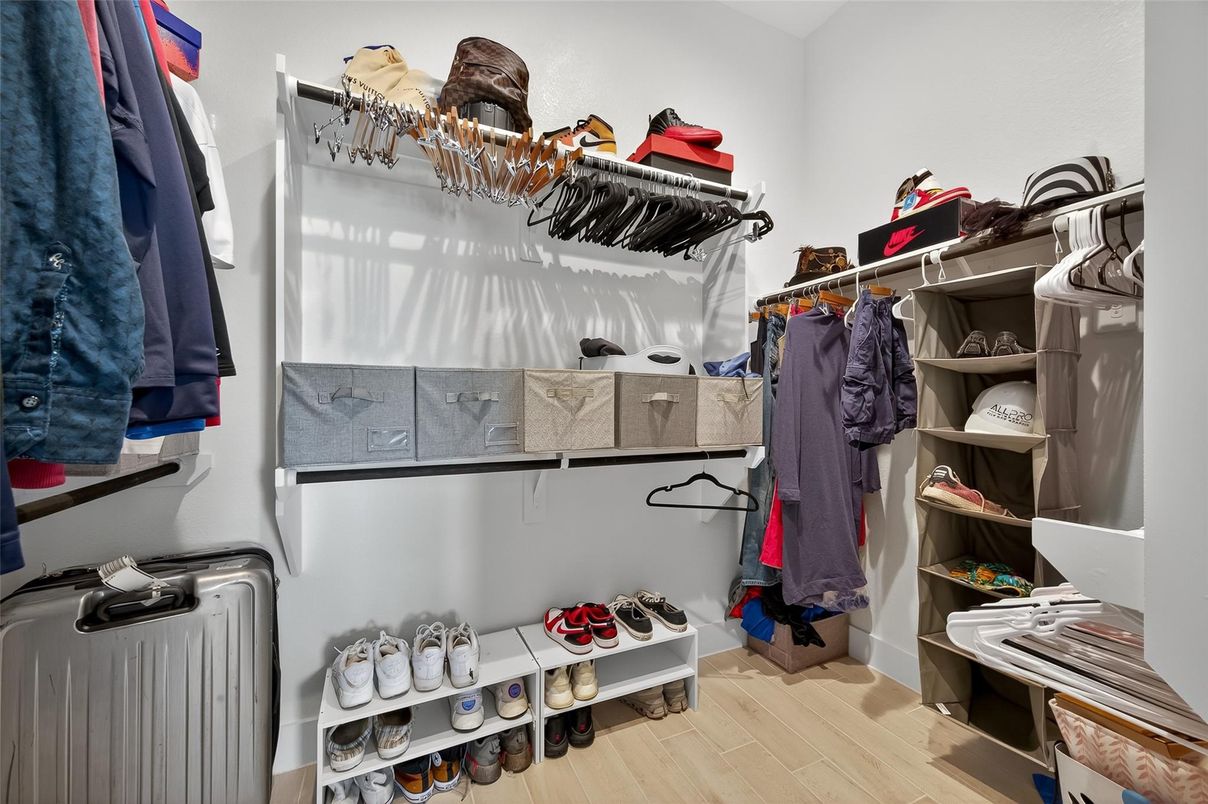 Interior, Walk-in Closets, Wood Texture Flooring