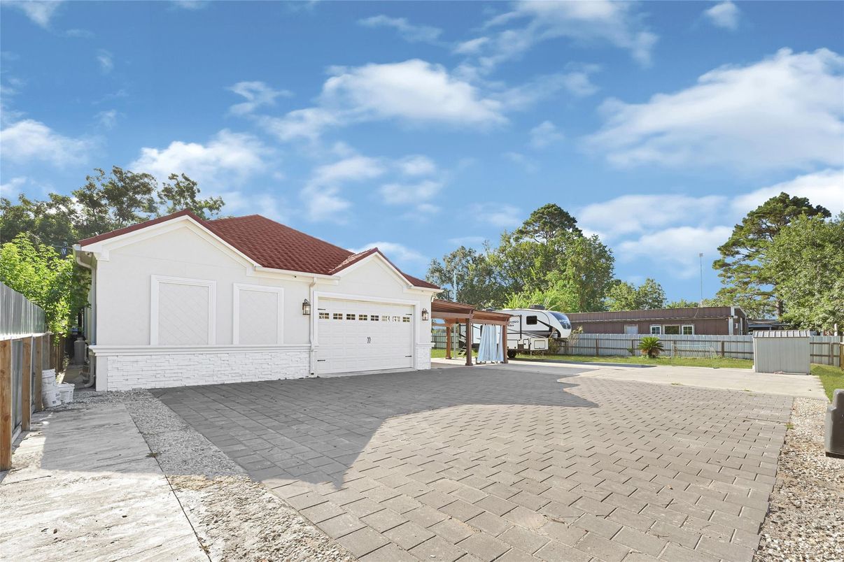 Detached Garage, Exterior