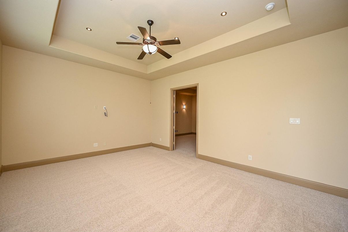 Empty room, Interior, Recessed Lighting