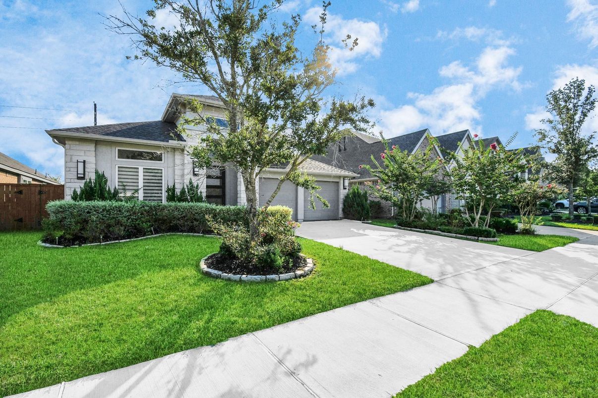Attached, Backyard, Exterior, Facade, French Provincial