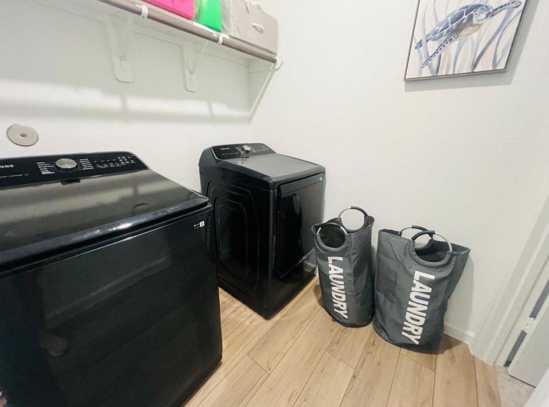 Interior, Washer, Wood Texture Flooring