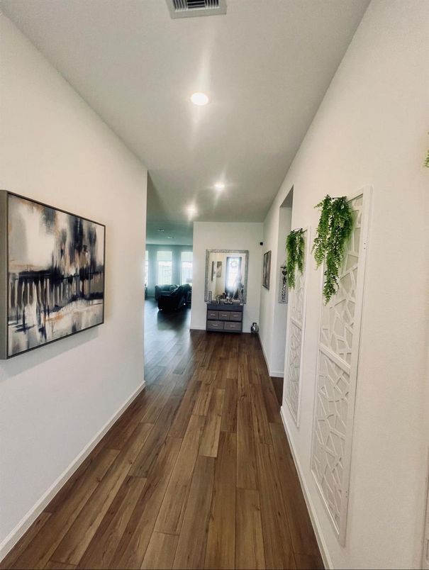 Interior, Recessed Lighting, Wood Texture Flooring