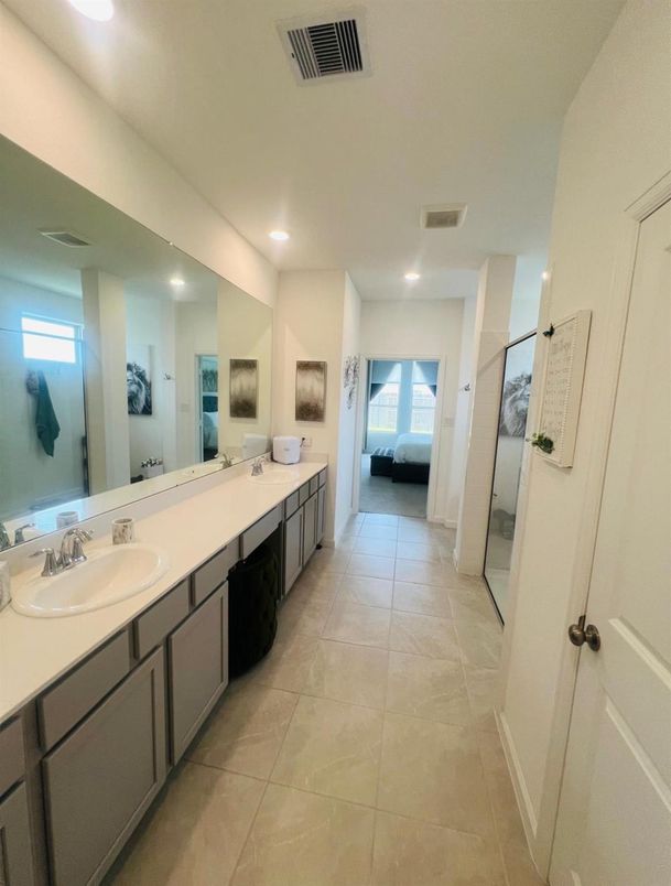Bathroom, Dual Sink Vanities, Interior, Recessed Lighting