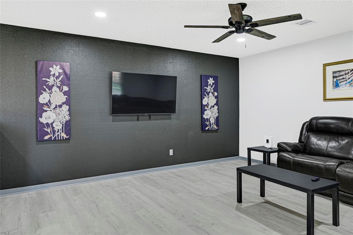 Interior, Recessed Lighting, Wood Texture Flooring