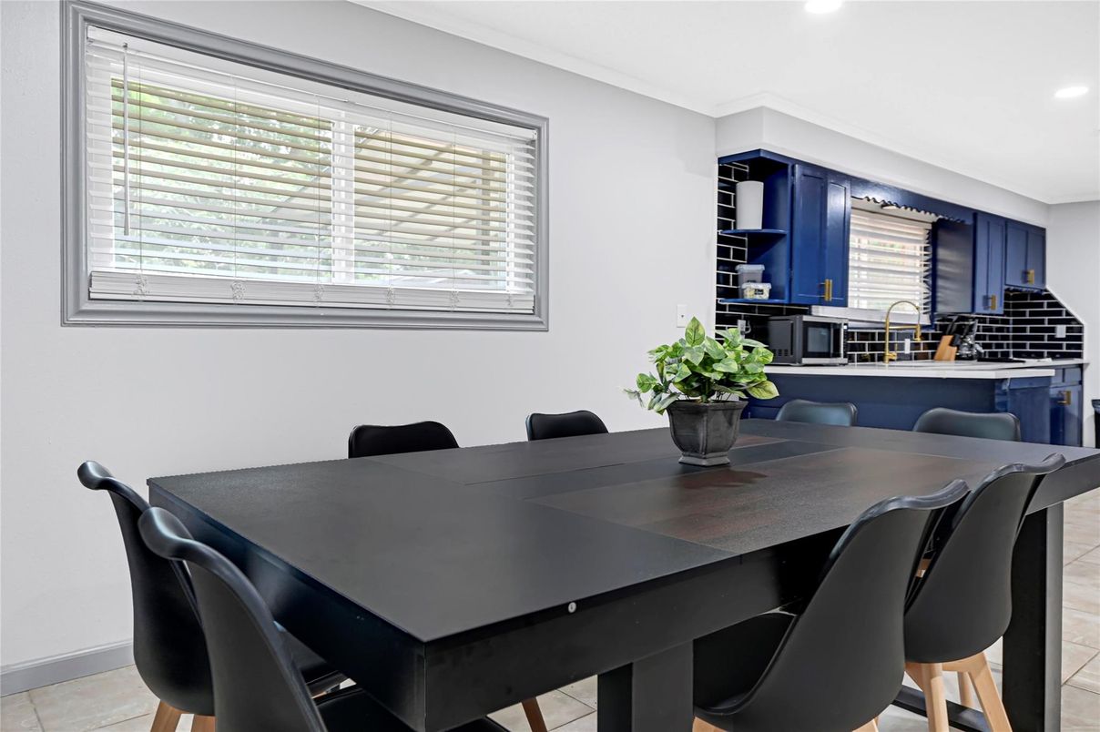 Dining room, Interior, Recessed Lighting