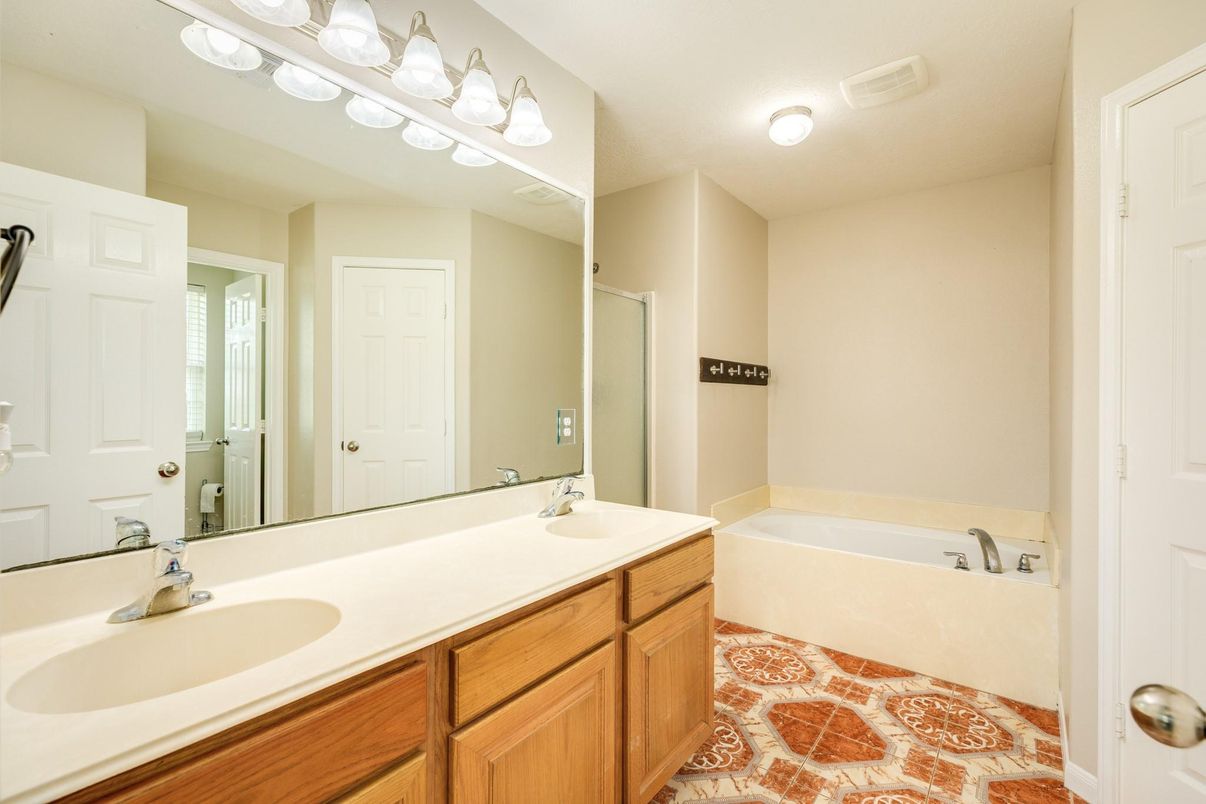 Bathroom, Dual Sink Vanities, Interior