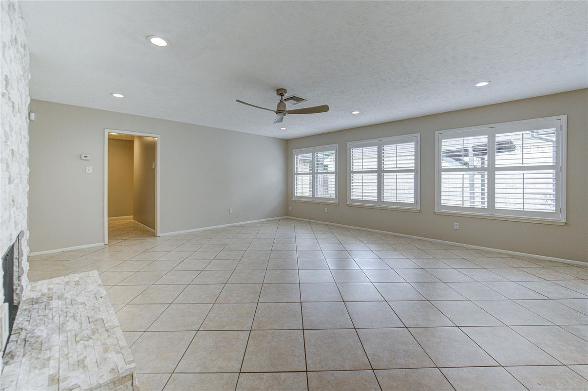Empty room, Interior, Recessed Lighting