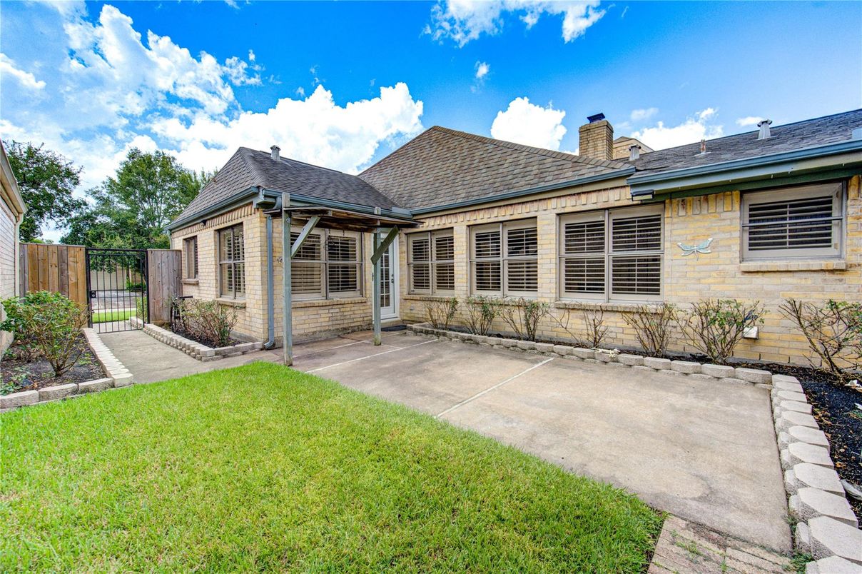 Backyard, Exterior
