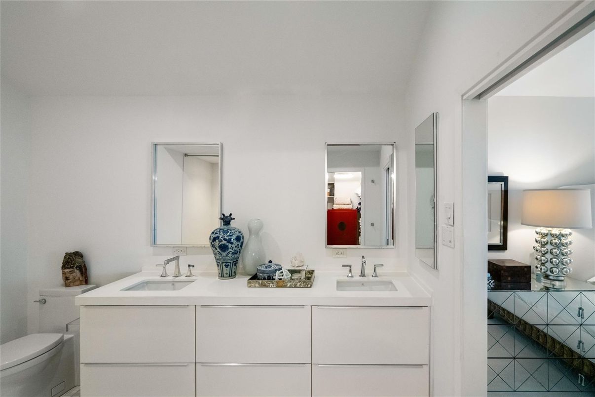 Bathroom, Dual Sink Vanities, Interior