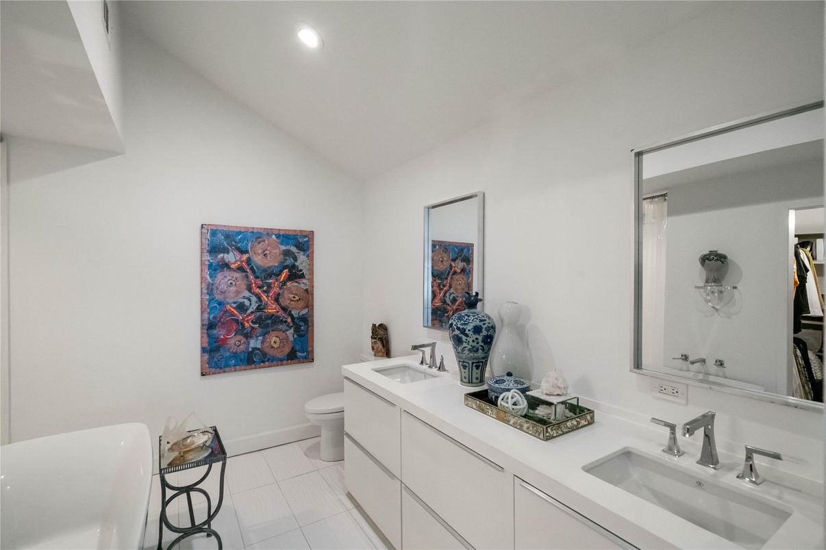 Bathroom, Dual Sink Vanities, Interior, Recessed Lighting