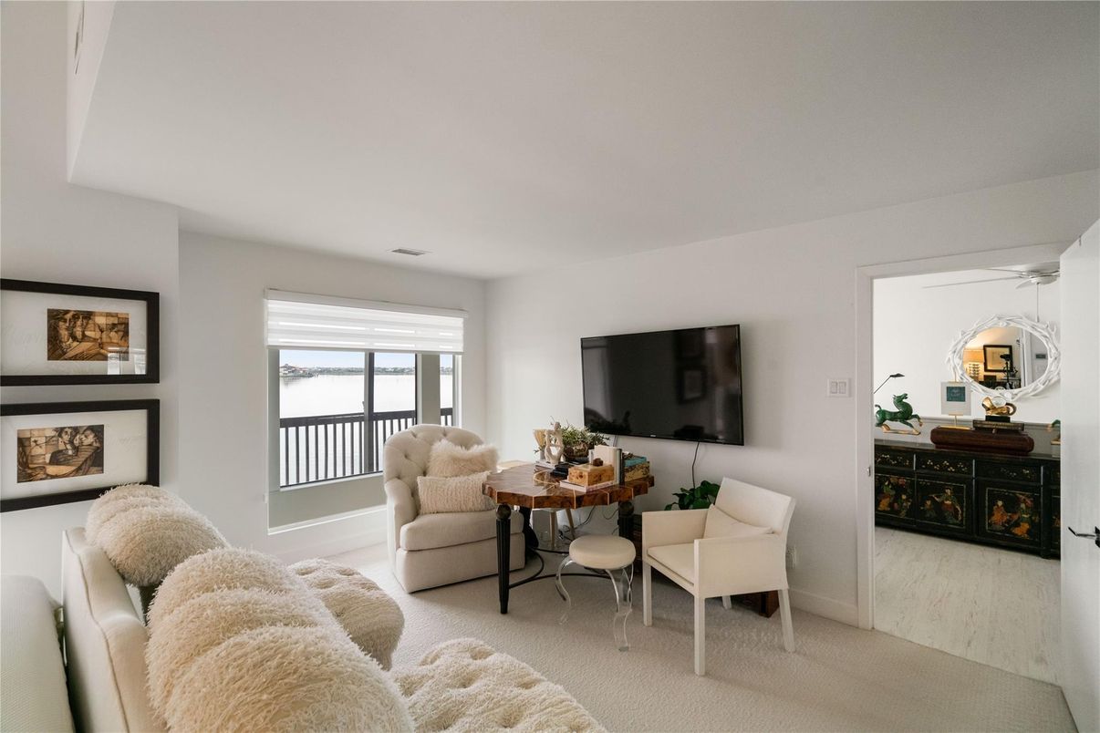 Interior, Living room, Water