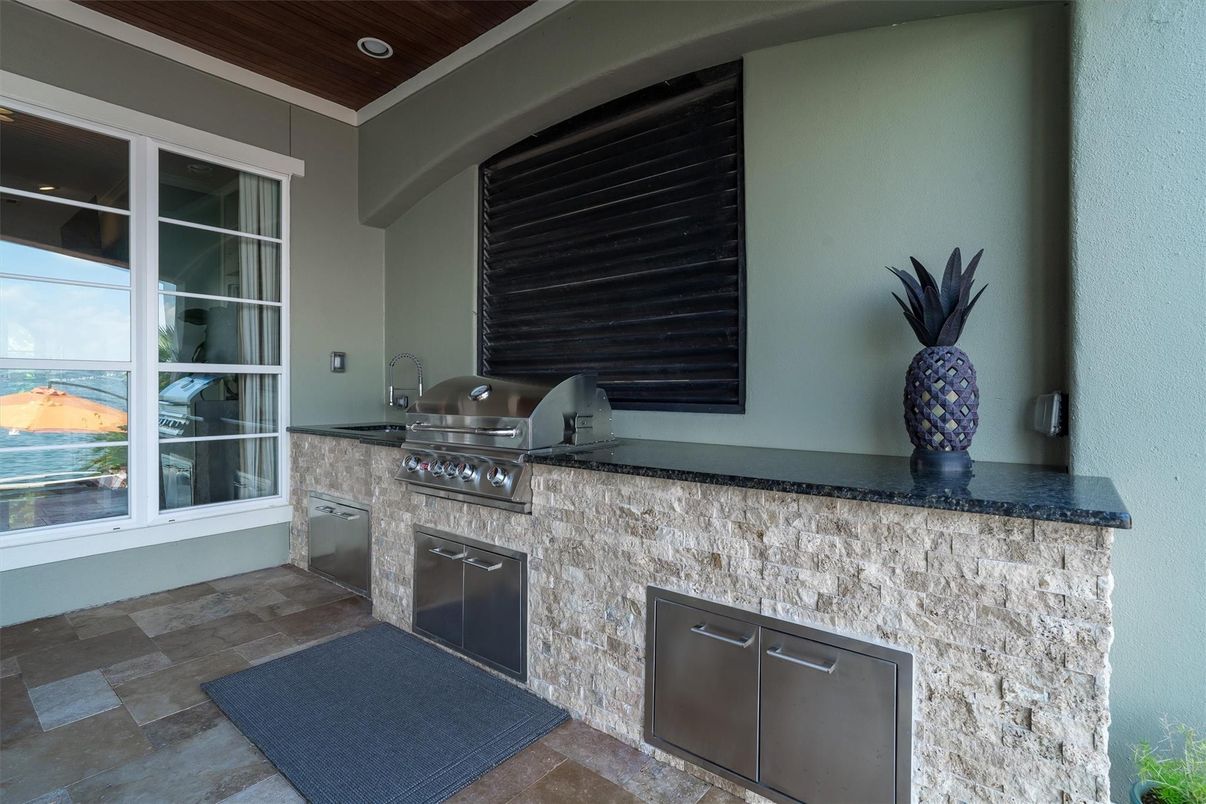 Exterior, Outdoor Kitchen