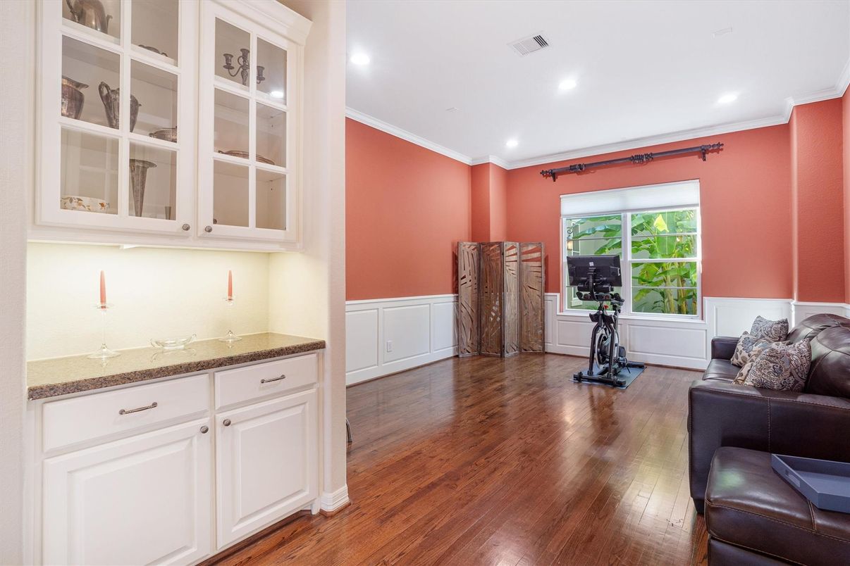 Fitness Equipment, Interior, Recessed Lighting, Wood Texture Flooring