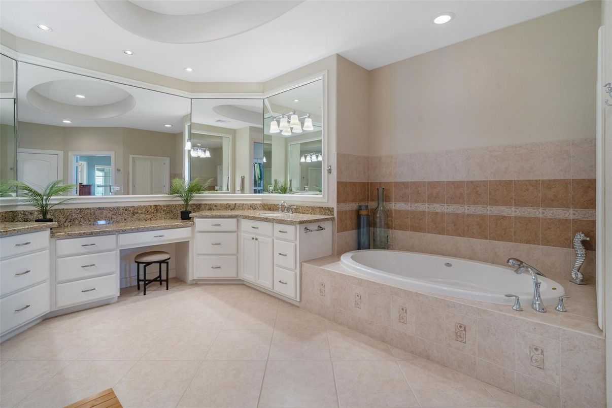 Bathroom, Dual Sink Vanities, Interior, Recessed Lighting