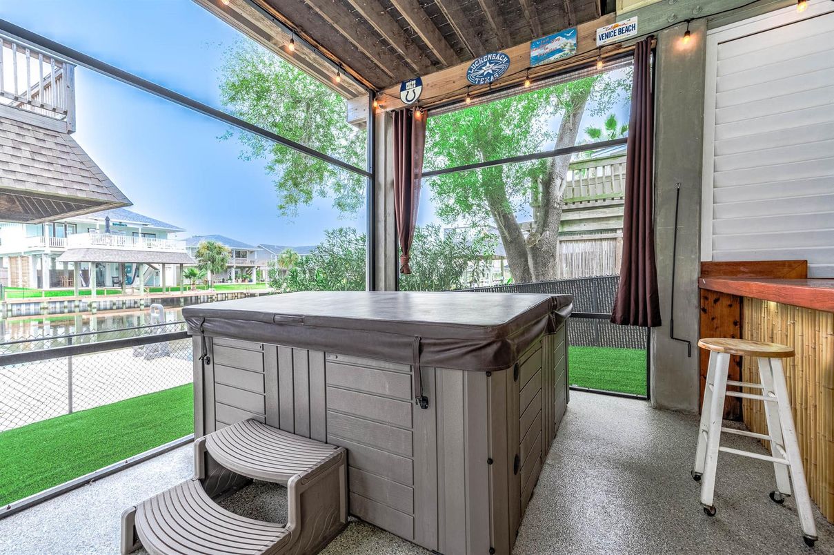Hot Tub, Interior, Sun Room