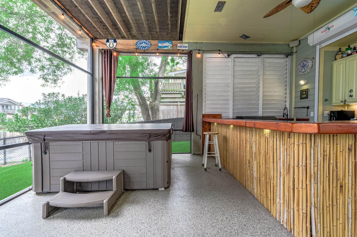 Hot Tub, Interior, Sun Room