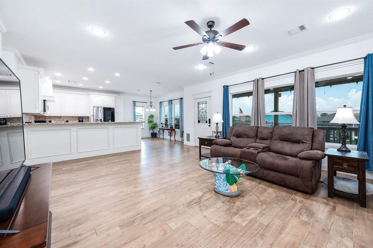 Interior, Kitchen, Living room, Pendant Lights, Recessed Lighting, Stainless Steel Appliances, Wood Texture Flooring