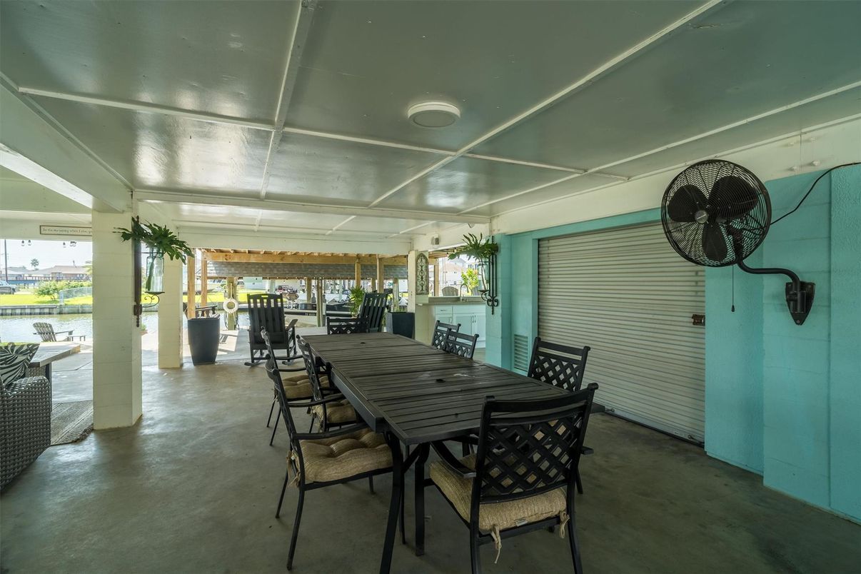 Dining room, Interior, Water