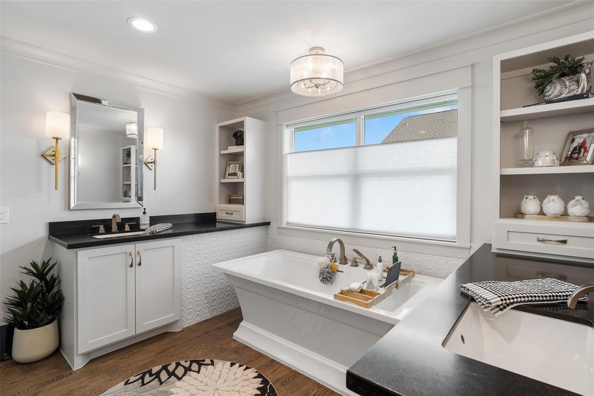 Bathroom, Interior, Recessed Lighting, Wood Texture Flooring
