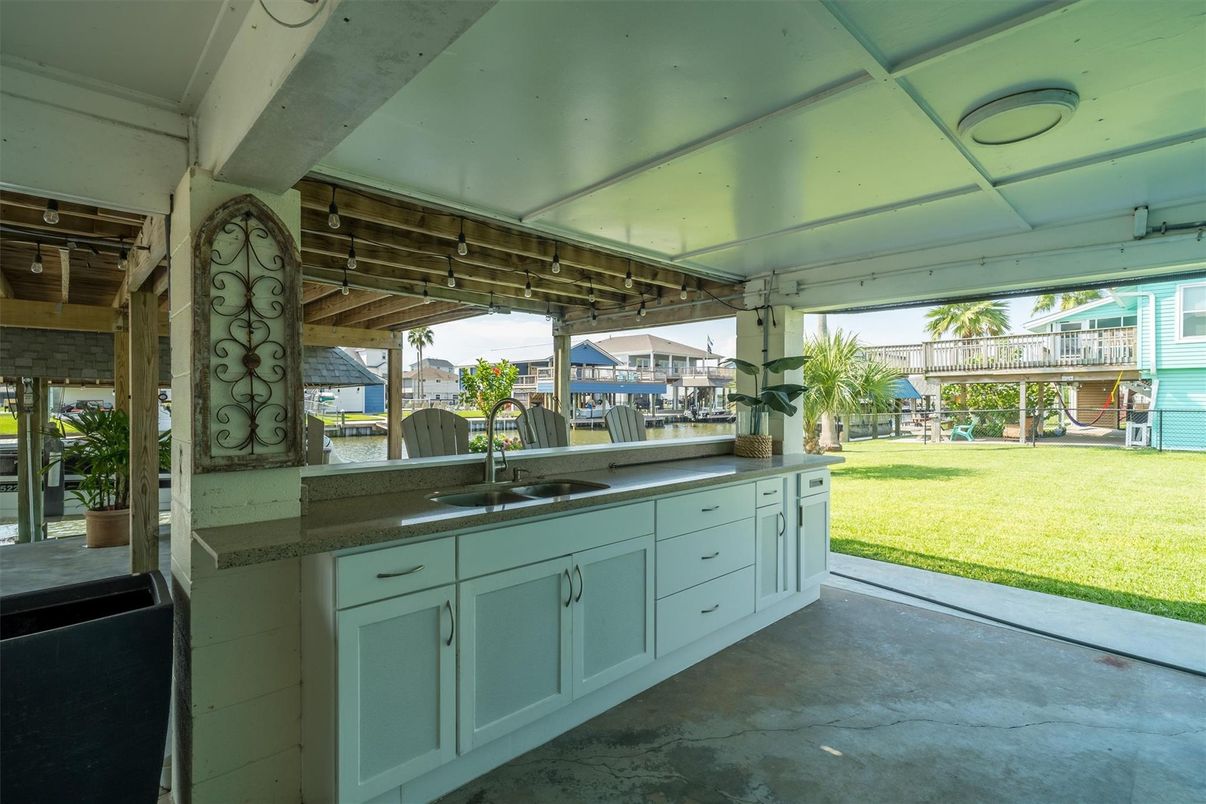Exterior, Outdoor Kitchen