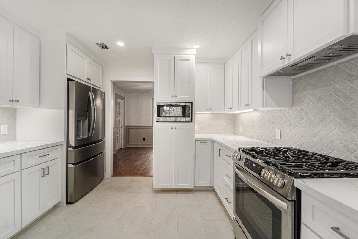 Interior, Kitchen, Recessed Lighting, Stainless Steel Appliances, Wood Texture Flooring