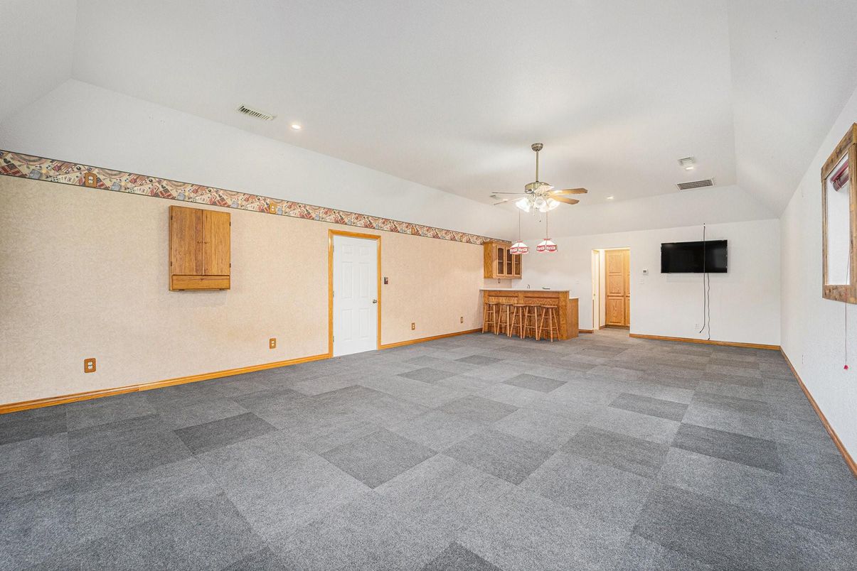 Empty room, Interior, Recessed Lighting