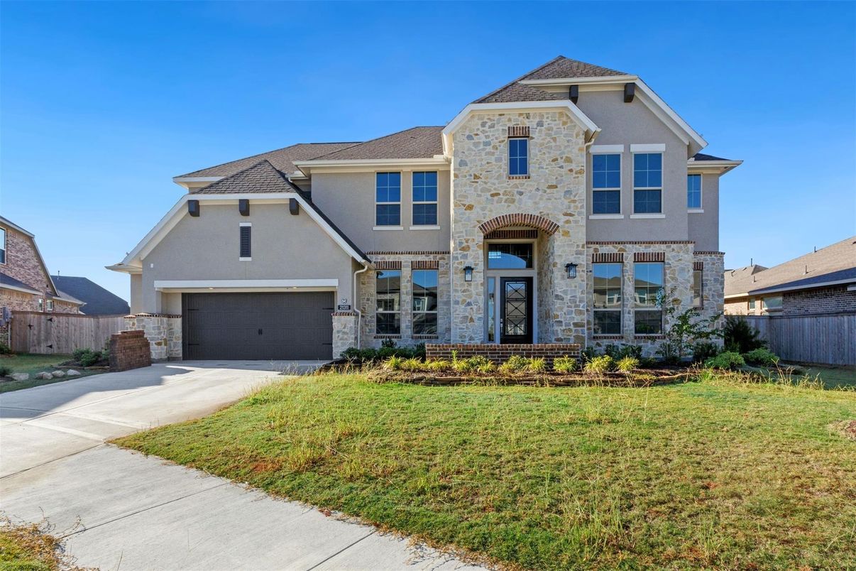 Attached, Exterior, Facade, Brick Traditional