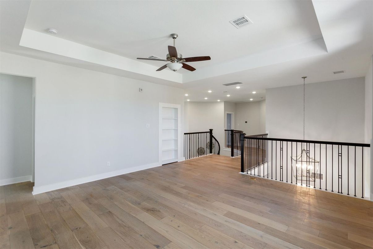 Empty room, Interior, Recessed Lighting, Wood Texture Flooring