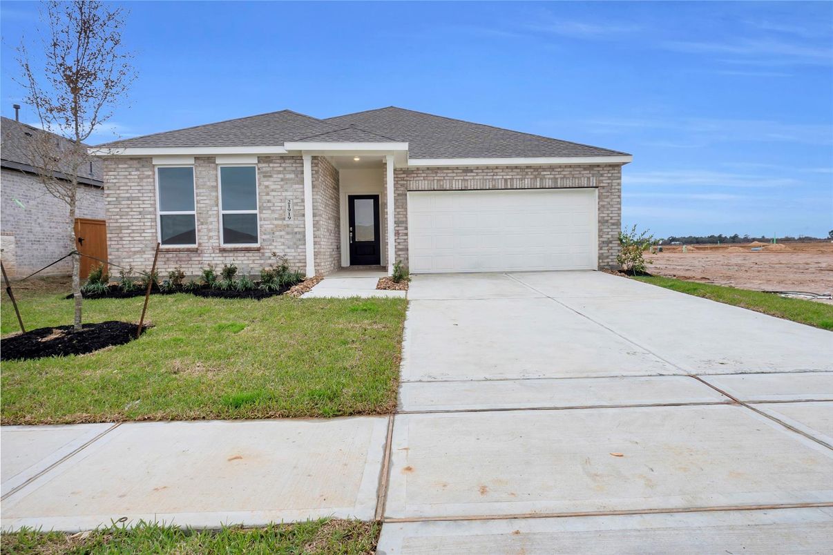 Attached, Exterior, Facade, Brick Facade, Ranch
